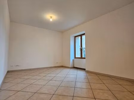 appartement 1 chambre centre ville chezy sur marne. rez de chaussée