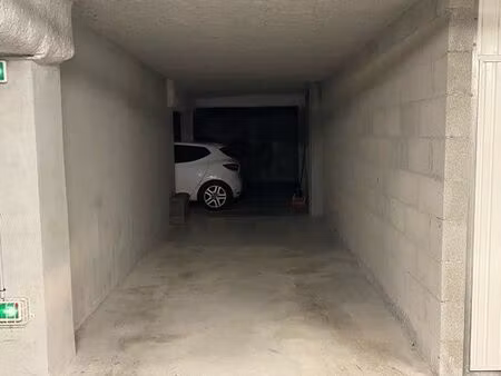 location emplacement parking box ouvert