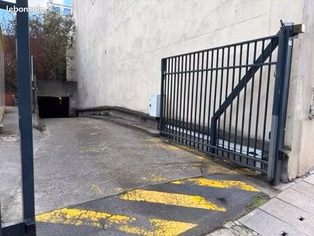 emplacement parking courbevoie becon seine