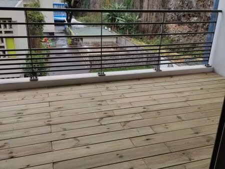 charmant t2 climatisé sans vis-à-vis au bas de la rivière