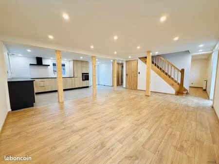 maison entièrement rénovée à louer 5 pièces