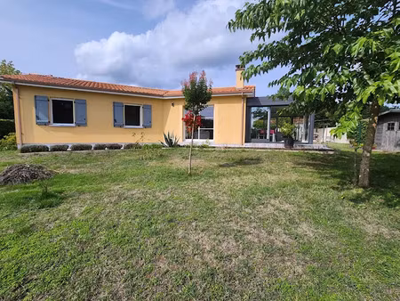 vente maison 4 pièces 102 m² à pugnac (33710)  249 000 €