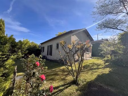 belle maison au calme  avec piscine et grange : à rénover !