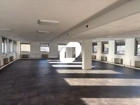 a louer  bureaux à deux pas du métro sans soucis