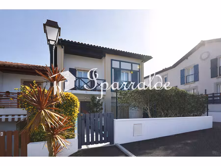 à vendre à hendaye secteur plage: maison mitoyenne f4 avec