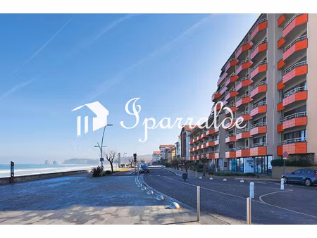 grand studio rénové à vendre boulevard de la mer hendaye