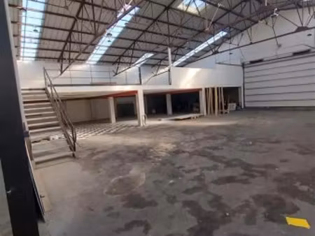 vente local commercial 1400m2 perpignan 66000 - 1150000 € - surface privée