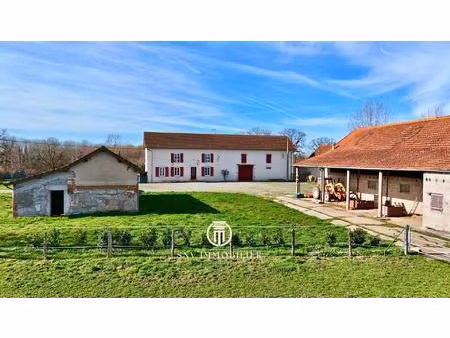 propriété équestre avec habitation 6 box 2 8 hectares attenants installation prête à...