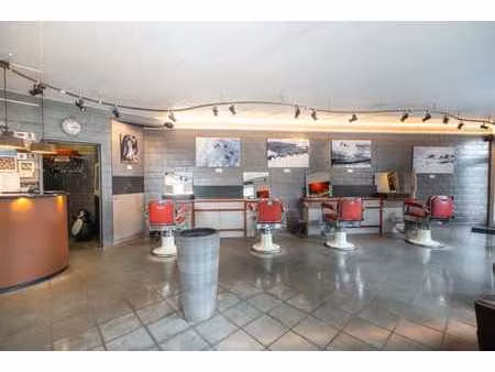 rez commercial lumineux – large façade ±17 m