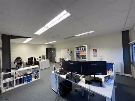 espace polyvalent 60m2 bureaux parking