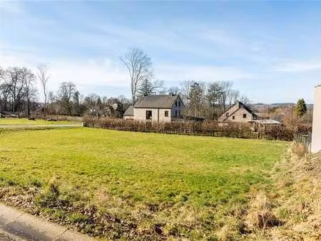 terrain équipé et bien orienté- prêt à bâtir