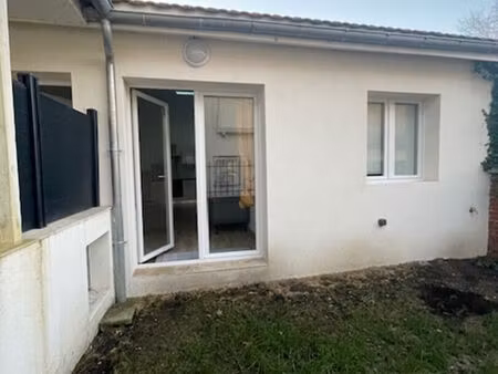 t2 rez de chaussée avec jardinet a gardonne !