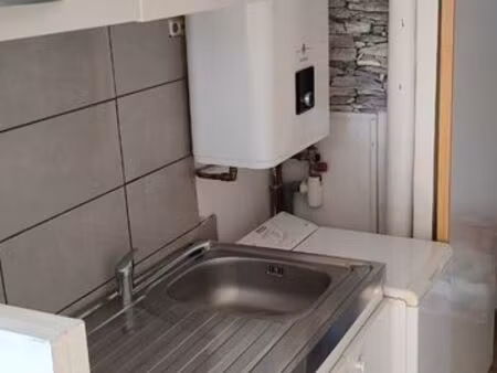 t1 chambre séparée parking privé balcon cave ascenseur