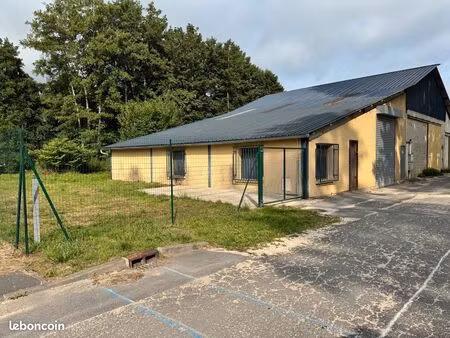 local artisanal entrepôt sécurisé avec bureaux et atelier/entrepôt + terrain clos à tourne