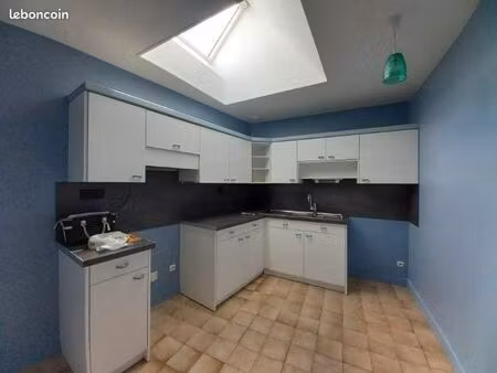 t3 centre bourg esvres 89 m²