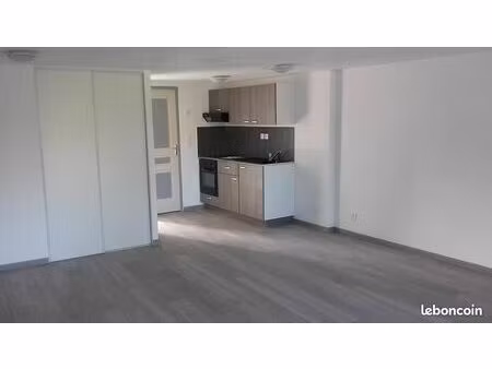 appartement t2 de 49 m2 au 1er étage au centre de foucherans