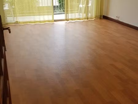 f1 cuisine équipée + parking privé