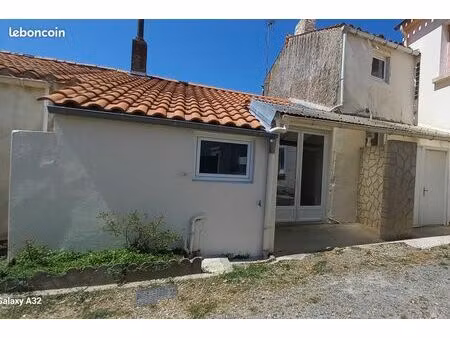 maison à louer à l’année – vairé centre