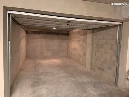 grand garage sécurisé  résidence neuve  tram  douane moillesulaz