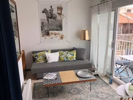 très beau studio traversant meublé le boucanet avec place de parking