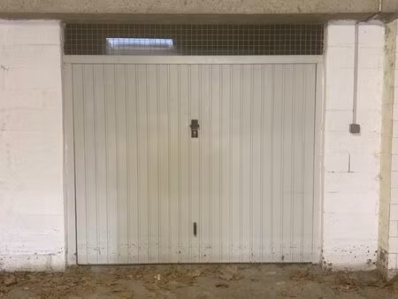 parking/box 8 m² aix-en-provence