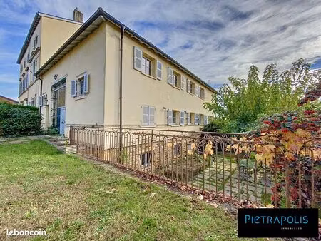 maison 7 pièces 236 m²