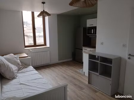 studio meuble entierement refait a neuf