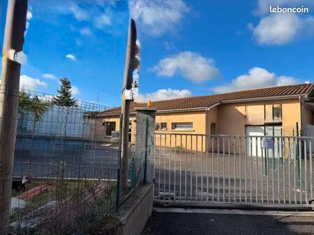 local artisanal avec magasin de 170 m2