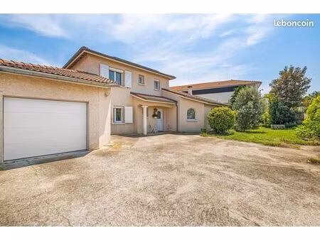 villa 6 pièces 181 m²