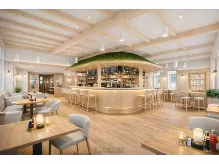 te koop  commerciële eigendom op toplocatie aan het stati...