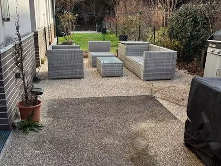 rare à saint-priest – t2 43m² + terrasse xxl 43m² + jacuzzi – résidence 2020 – parking