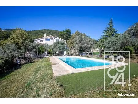 maison 6 pièces 385 m²