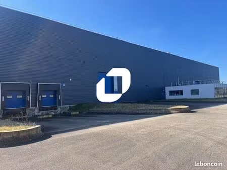 local industriel 4 714 m²