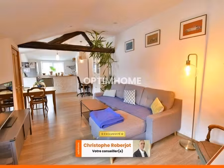 joli appartement atypique de 60m2 au calme tout en étant au centre-ville de chalon sur sao