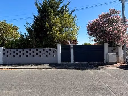 maison +/- 95 m2 + 20m2 de garage 4 chambres