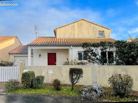 t4 5 mn à pied de plage