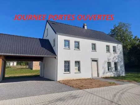 villa 4 facades attenante a la propriete voisine par carport