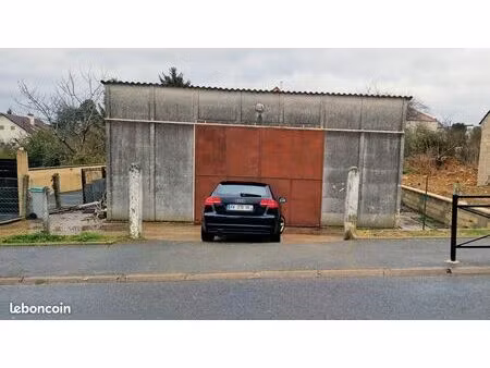 garage de 77m² sur 333m² de terrain