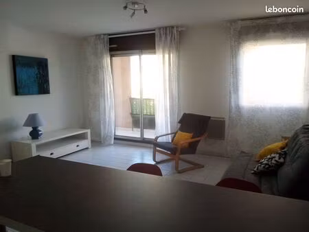 lumineux 2 pièces 43 40 m² refait à neuf et meublé + garage fermé . disponible