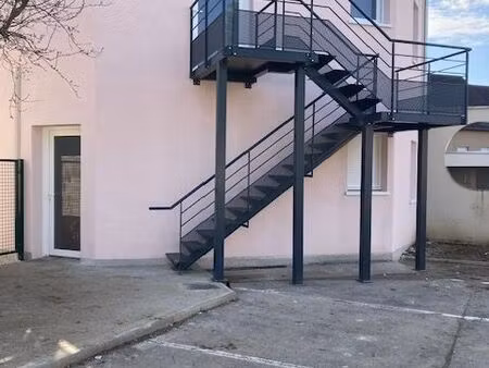 pulnoy  secteur golf  calme  beau 2 p neuf  cuisine équipée  balcon  parking