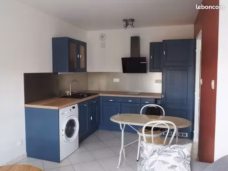 location studio 35 50 m² artem