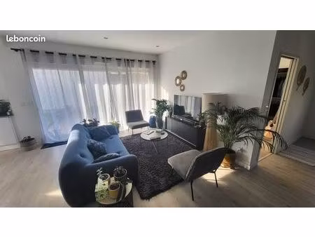 maison récente de standing de plain-pied