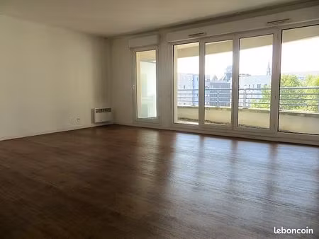 lille vauban - t3 env. 75 m² - balcon - terrasse - parking