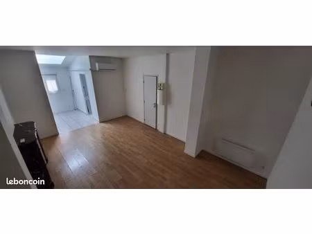 appartement 2 pièces (45m2) + cour