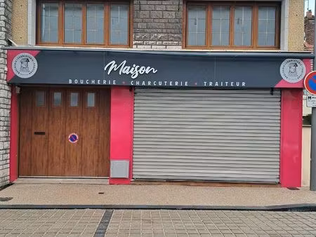 commerce + maison de ville