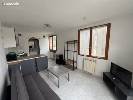 loue studio refaite à neuf