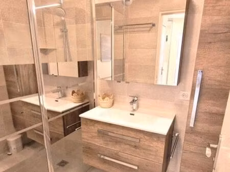 location appartement 2 pièces 54 m² à fréjus (83370)