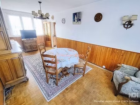 mitoyenne 1 seul cote ! isolation exterieure ! rare a ce prix ! beau potentiel !