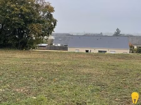 terrain 373 m² lezigne