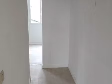 à louer logement 55 m2 centre ville fontenay-le-comte